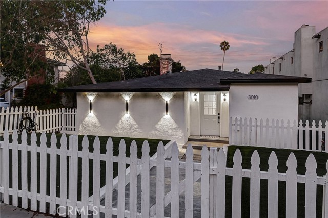 Detail Gallery Image 3 of 38 For 3010 Laurel Ave, Manhattan Beach,  CA 90266 - 4 Beds | 2 Baths