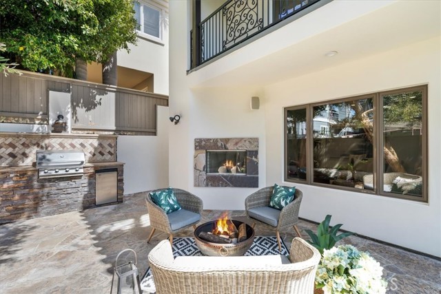 Detail Gallery Image 34 of 64 For 1607 1st St, Manhattan Beach,  CA 90266 - 5 Beds | 4/1 Baths