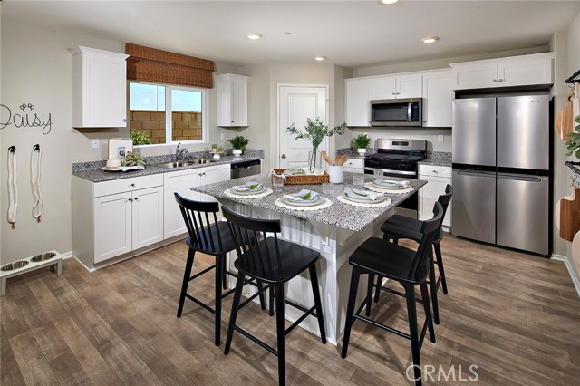 Detail Gallery Image 6 of 18 For 30454 Dart Ct, Winchester,  CA 92596 - 5 Beds | 3 Baths