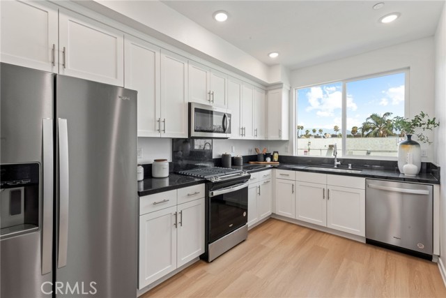 Detail Gallery Image 14 of 34 For 1178 Santo Antonio Dr, Colton,  CA 92324 - 2 Beds | 2/1 Baths