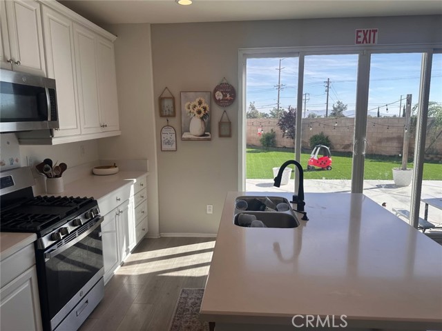 Detail Gallery Image 9 of 11 For 8883 Beacon Ave, Hesperia,  CA 92344 - 5 Beds | 2/1 Baths