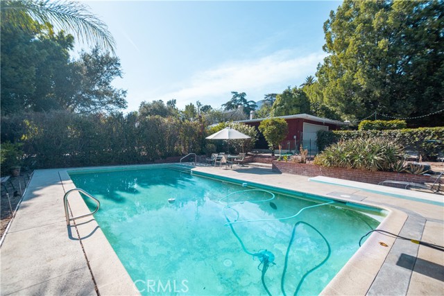 318 E Laurel Avenue, Sierra Madre CA: https://media.crmls.org/medias/bc62be2c-f1fb-46b0-946f-97a9cf0477cc.jpg