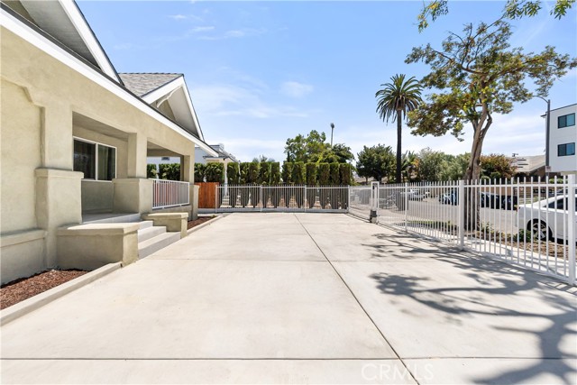 Detail Gallery Image 31 of 52 For 1251 Leighton Ave #1251,  Los Angeles,  CA 90037 - 5 Beds | 2 Baths