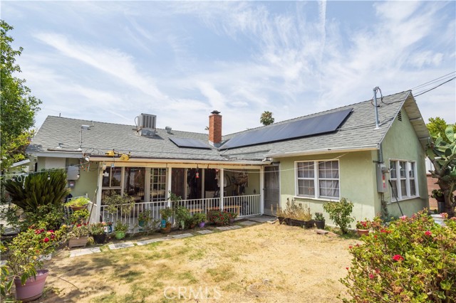 6402 Graves Avenue, Van Nuys CA: https://media.crmls.org/medias/bc64910d-a68a-4ca9-a5b3-a9807bb8fc26.jpg