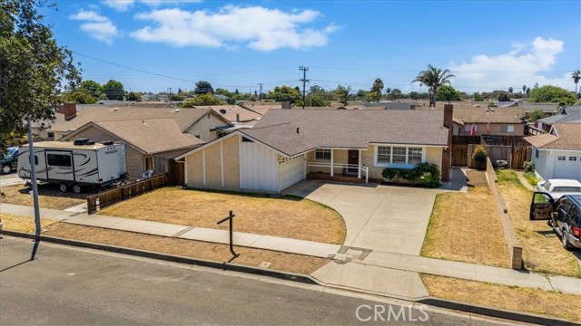 516 E Creston Street, Santa Maria CA: https://media.crmls.org/medias/bc65940d-ab68-41c9-ad69-c11ffac41c7e.jpg