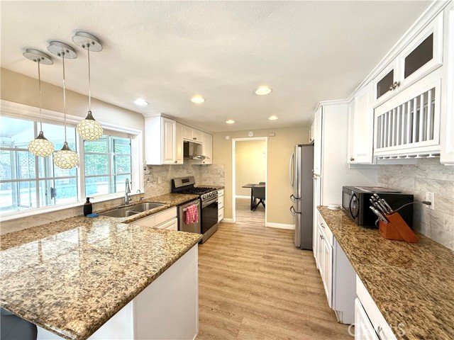 Detail Gallery Image 9 of 13 For 1341 S Pembrooke a,  Anaheim,  CA 92804 - 1 Beds | 1 Baths