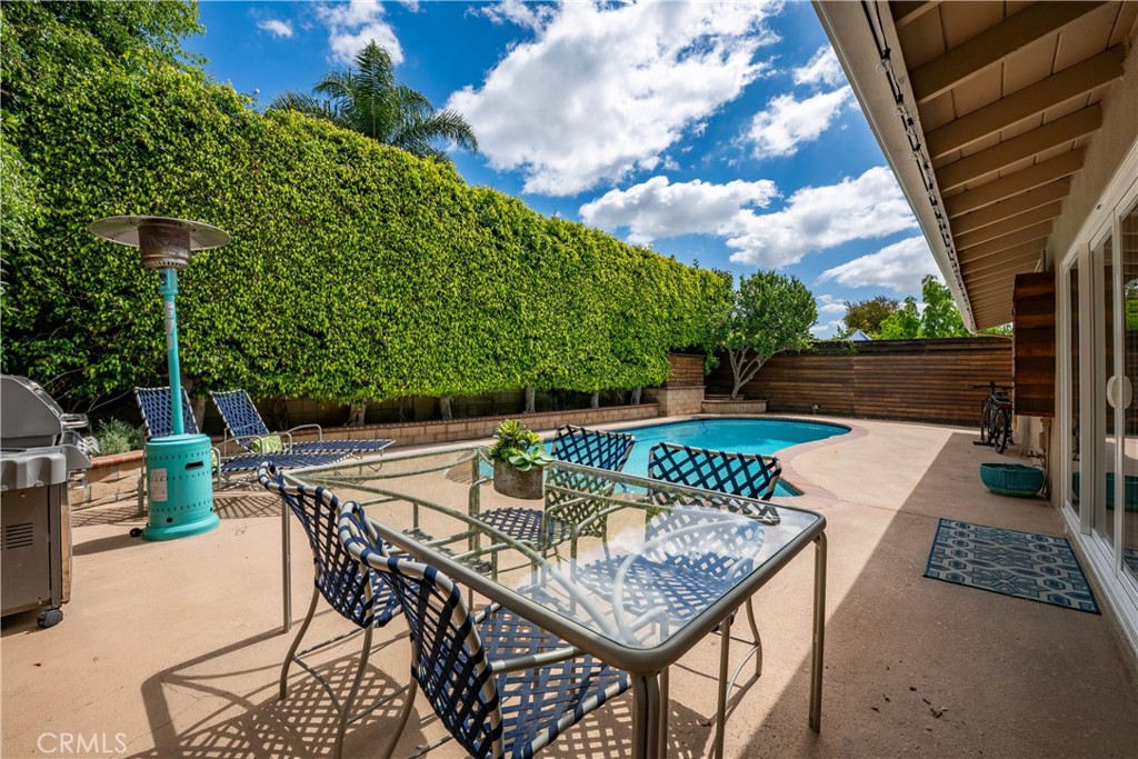 https://media.crmls.org/medias/bc666816-14ca-4158-a38a-6a5ddac748e7.jpg?preset=X-Large