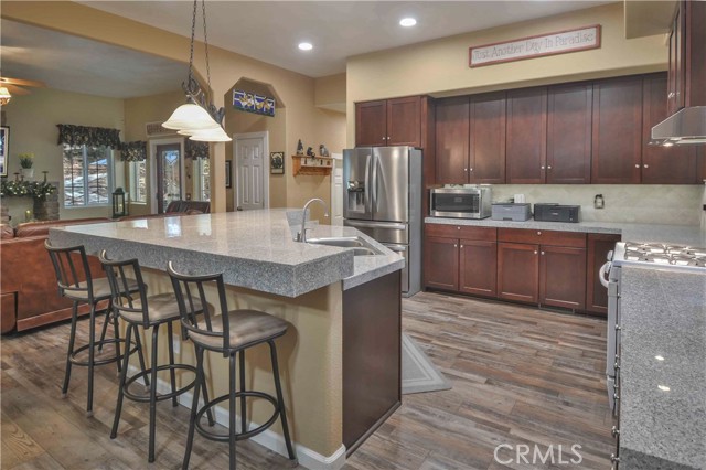 949 Inspiration Drive, Lake Arrowhead CA: https://media.crmls.org/medias/bc666e60-4692-419c-a0e9-3166151f0ae6.jpg