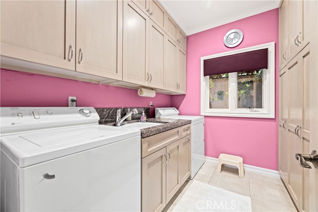 Detail Gallery Image 43 of 46 For 4960 Densmore Ave, Encino,  CA 91436 - 5 Beds | 5/2 Baths