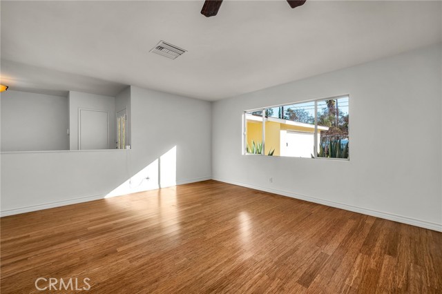 Detail Gallery Image 10 of 52 For 18419 Linnet, Tarzana,  CA 91356 - 3 Beds | 3 Baths