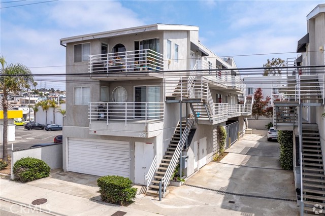 726 5th Street, Hermosa Beach, California 90254, ,Residential Income,For Sale,5th,SB25112791