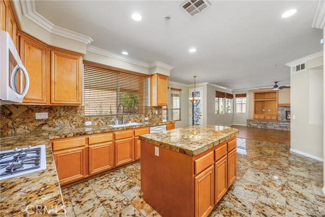 Detail Gallery Image 14 of 58 For 6644 Summertrail Pl, Highland,  CA 92346 - 5 Beds | 3/1 Baths