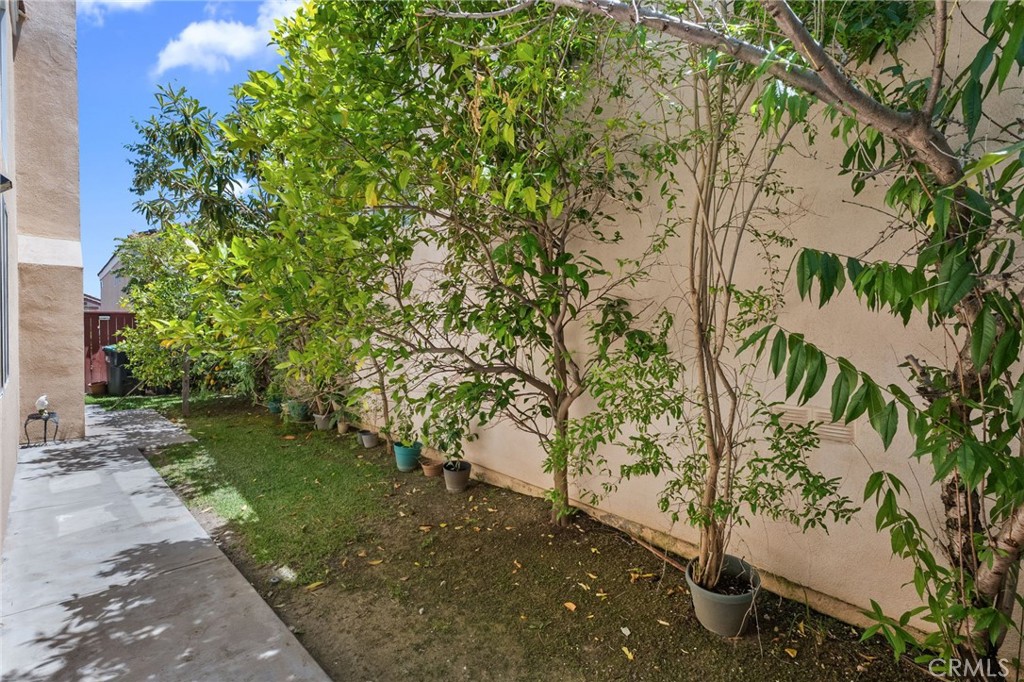 https://media.crmls.org/medias/bc6a2452-98aa-447f-810f-93312f393f30.jpg?preset=X-Large