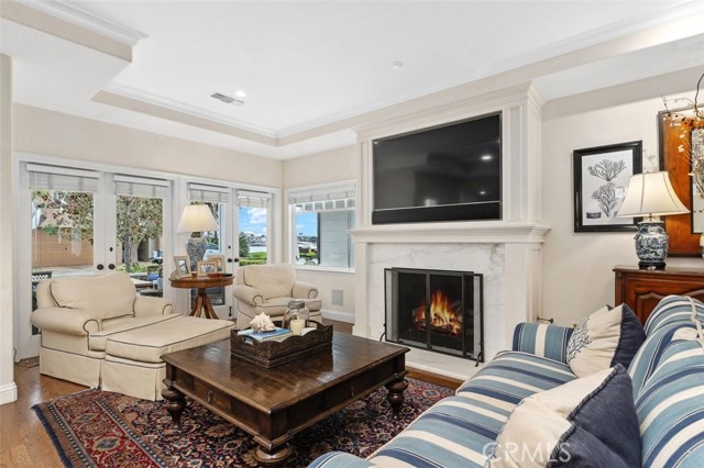 Detail Gallery Image 5 of 43 For 2431 Bayshore Drive, Newport Beach,  CA 92663 - 4 Beds | 3/1 Baths
