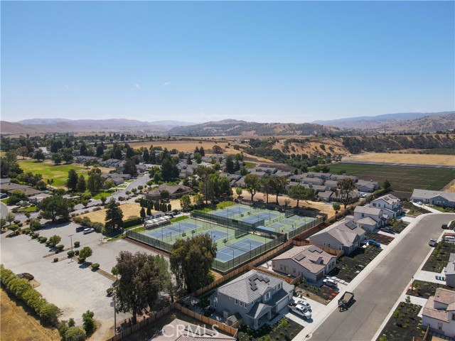 208 Luna Way, Hollister CA: https://media.crmls.org/medias/bc6b486c-6456-4b81-af22-afc806733c66.jpg