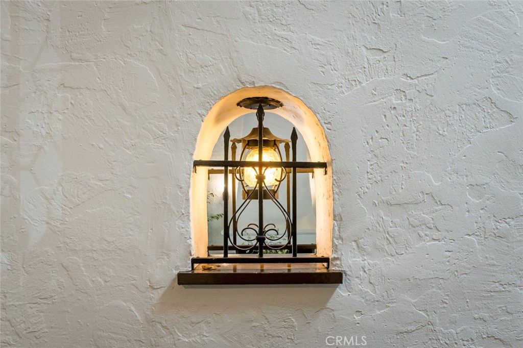 https://media.crmls.org/medias/bc6b626e-9dac-4567-bf8c-467626f98b42.jpg?preset=X-Large