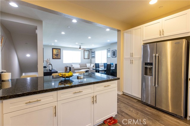 Detail Gallery Image 5 of 28 For 5786 Acacia Ln, Lakewood,  CA 90712 - 3 Beds | 2/2 Baths