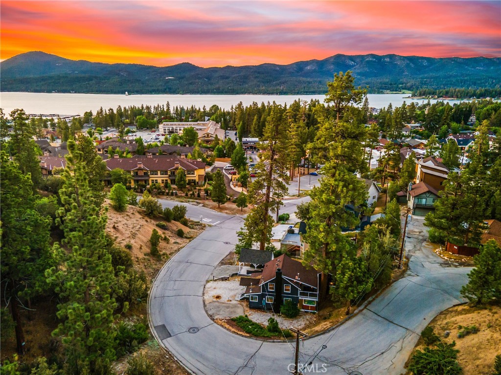 https://media.crmls.org/medias/bc6c5b16-6f5d-4989-b638-ba662e77d0d9.jpg?preset=X-Large