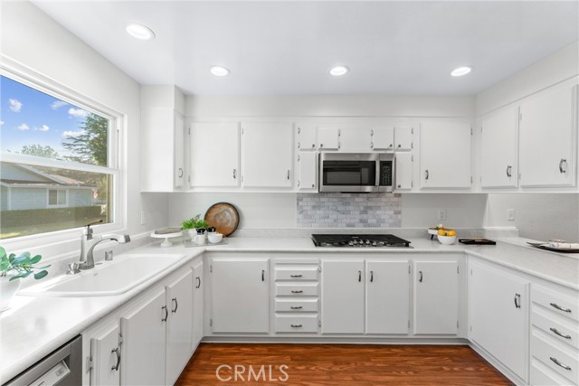 Detail Gallery Image 24 of 68 For 2544 Park Lake, Santa Ana,  CA 92705 - 2 Beds | 2 Baths