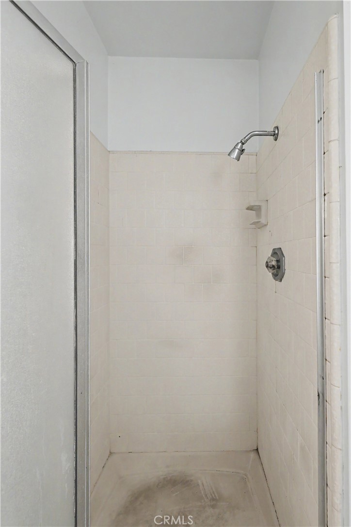 https://media.crmls.org/medias/bc6de5fd-6bf8-4d03-b4c5-ca6b43c81efd.jpg?preset=X-Large