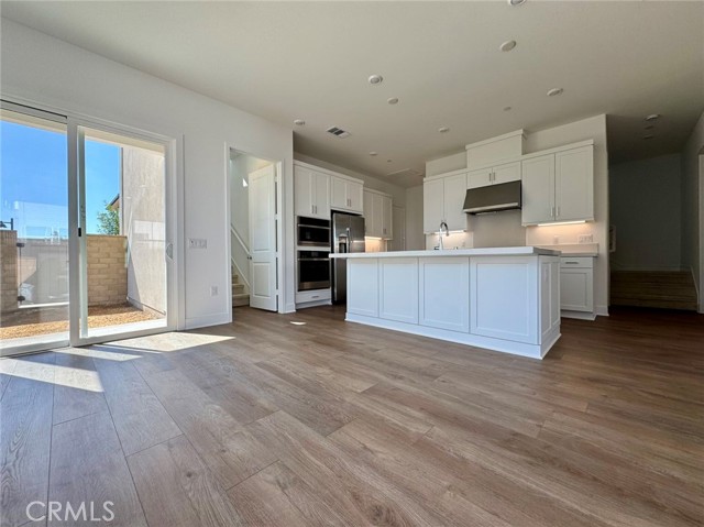 Detail Gallery Image 5 of 18 For 245 Shoveler, Irvine,  CA 92618 - 5 Beds | 4 Baths