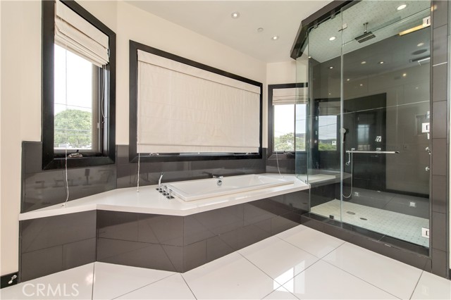 Detail Gallery Image 31 of 39 For 268 S Clark Dr, Beverly Hills,  CA 90211 - 5 Beds | 5/1 Baths