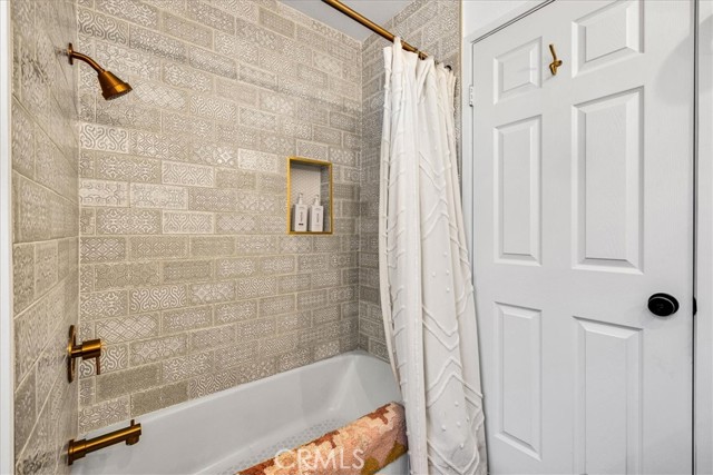 9124 Joshua Lane, Yucca Valley CA: https://media.crmls.org/medias/bc6f449a-cca5-43c9-95da-96e82d72c946.jpg