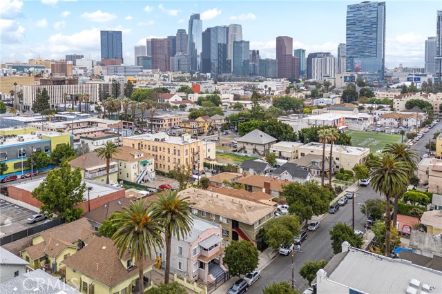 1631 W 11th Place, Los Angeles CA: https://media.crmls.org/medias/bc6f9124-f8e4-42a4-9a17-bd532fd95895.jpg