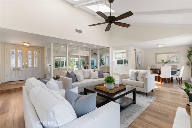 Detail Gallery Image 8 of 44 For 6811 Jardines Dr, Huntington Beach,  CA 92647 - 3 Beds | 2 Baths