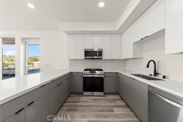 4850 Hollywood Boulevard, Hollywood CA: https://media.crmls.org/medias/bc702f44-c764-4528-b5c5-85500133be23.jpg