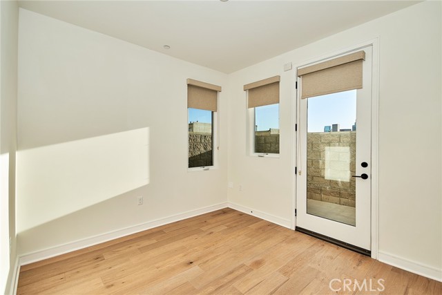 1050 N Joels Place, Los Angeles CA: https://media.crmls.org/medias/bc70a10d-dd2d-4984-b627-80e4e74d35df.jpg