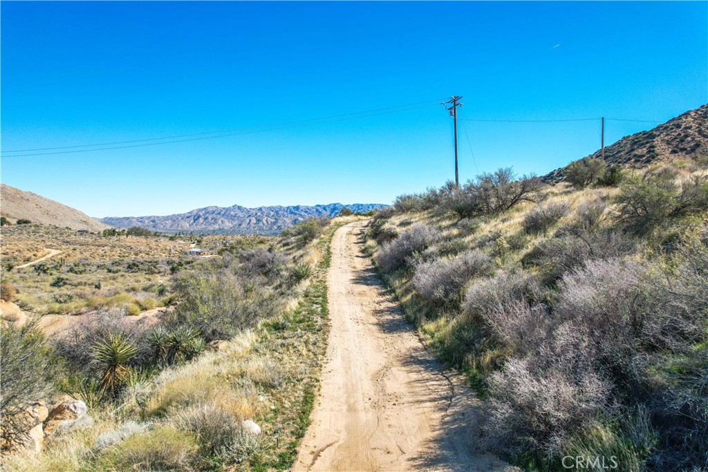 https://media.crmls.org/medias/bc72b69f-45ab-438b-ab99-7c6b78fbdcbb.jpg?preset=X-Large