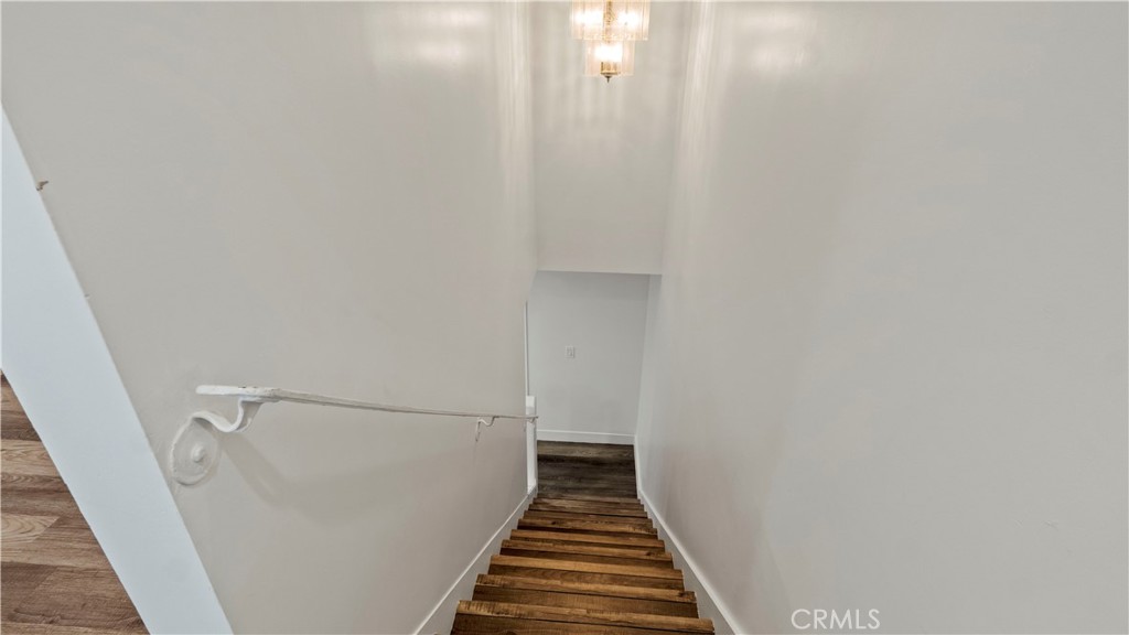 https://media.crmls.org/medias/bc72ef76-8d50-451c-93db-949f5f065b18.jpg?preset=X-Large