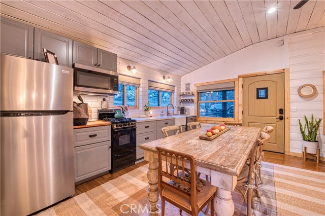 Detail Gallery Image 12 of 26 For 9287 Corral Rd, Forest Falls,  CA 92339 - 2 Beds | 1 Baths