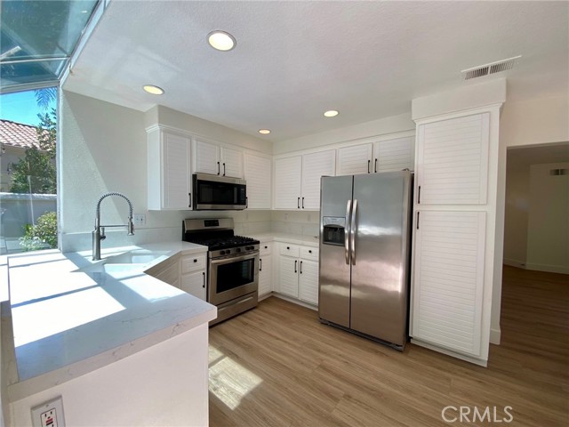 Light and bright kitchen