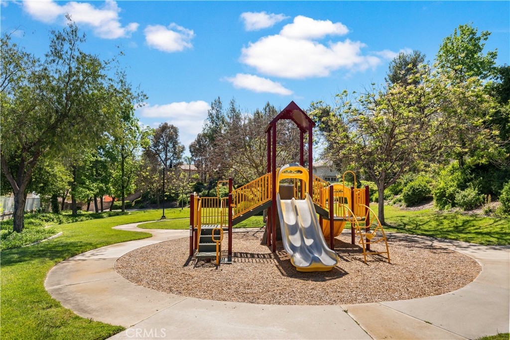 https://media.crmls.org/medias/bc73cb98-03d0-41a8-8404-dc9cee074b20.jpg?preset=X-Large
