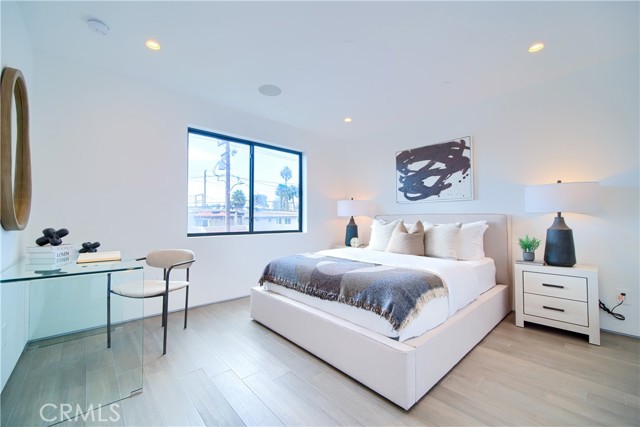 203 indianapolis Avenue, Huntington Beach CA: https://media.crmls.org/medias/bc73de5c-1d5e-47ed-ab26-c80c3e8768ce.jpg
