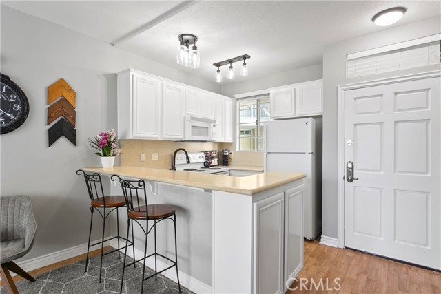 20191 Cape Coral Lane, Huntington Beach CA: https://media.crmls.org/medias/bc73f4be-b502-48ea-9886-bf9b9f861fcd.jpg