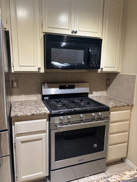 Detail Gallery Image 4 of 17 For 7035 Woodley #113,  Van Nuys,  CA 91406 - 2 Beds | 2 Baths