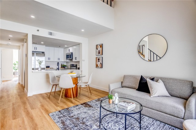 Detail Gallery Image 1 of 1 For 720 W 4th St #413,  Long Beach,  CA 90802 - 1 Beds | 1/1 Baths