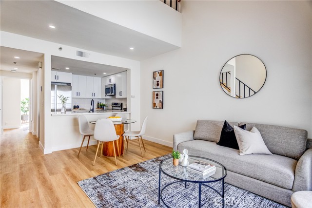 Detail Gallery Image 1 of 1 For 720 W 4th St #413,  Long Beach,  CA 90802 - 1 Beds | 1/1 Baths