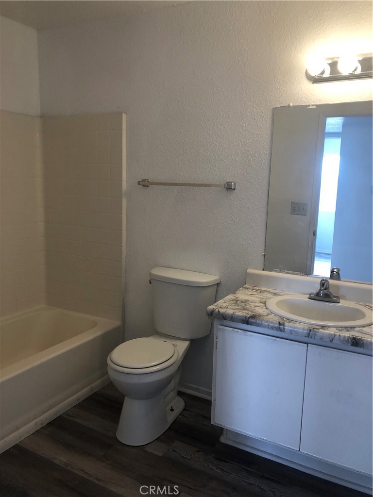 https://media.crmls.org/medias/bc78fda5-e52f-4dab-8491-b714c180d9e4.jpg?preset=X-Large