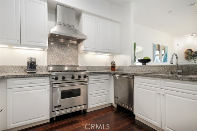 4050 Glencoe Avenue, Marina del Rey CA: https://media.crmls.org/medias/bc7a3402-ae25-4b27-b7a7-37ece698f643.jpg