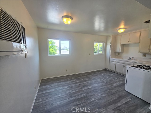 1558 N Hope Avenue, Ontario CA: https://media.crmls.org/medias/bc7a9f73-9bb4-4b53-9571-57e94a98a8ad.jpg
