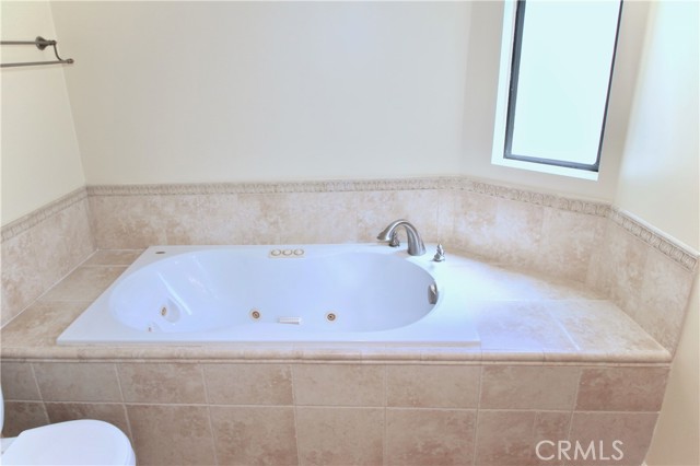 17914 Magnolia Boulevard, Encino CA: https://media.crmls.org/medias/bc7aaa21-cae7-47a3-bf81-a8bdc6903ef7.jpg