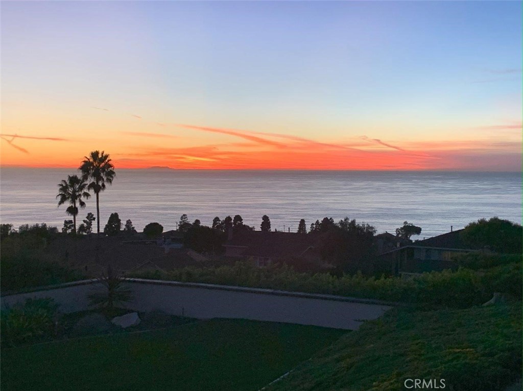 https://media.crmls.org/medias/bc7ad8d2-5591-4e75-81e8-52703e99f73f.jpg?preset=X-Large