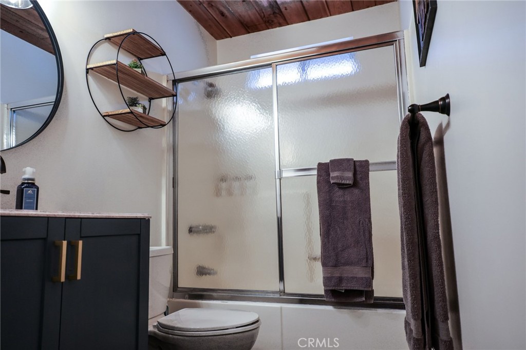 https://media.crmls.org/medias/bc7b7554-f993-41b6-b87a-c54b9aebb276.jpg?preset=X-Large