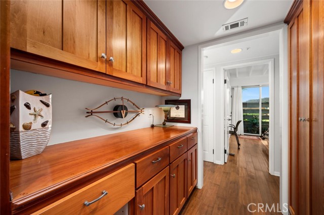 1687 Temple Hills Drive, Laguna Beach CA: https://media.crmls.org/medias/bc7d3e8c-1e87-4305-81a1-636e084f4bb3.jpg