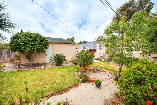5870 Lemon Avenue, Long Beach CA: https://media.crmls.org/medias/bc7e30d7-c291-4c0d-83eb-af5418fa28e5.jpg