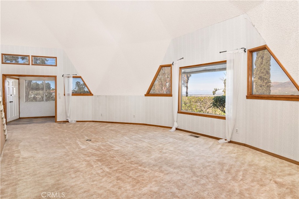 https://media.crmls.org/medias/bc7e7a0d-2148-4ad4-88be-36a3e2d73e77.jpg?preset=X-Large
